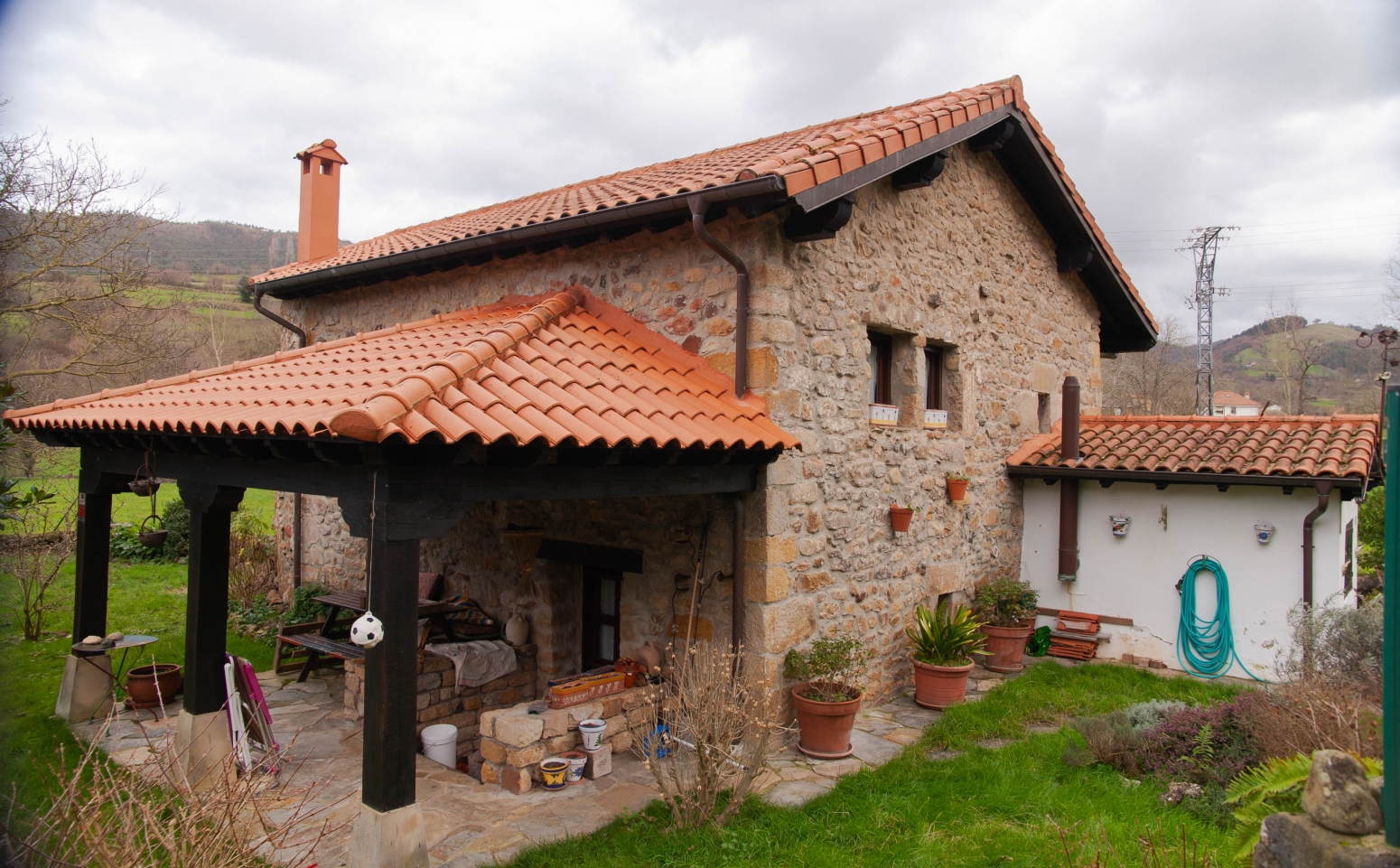 4 Casas Que Deberías Comprar Con Jardín en Cantabria